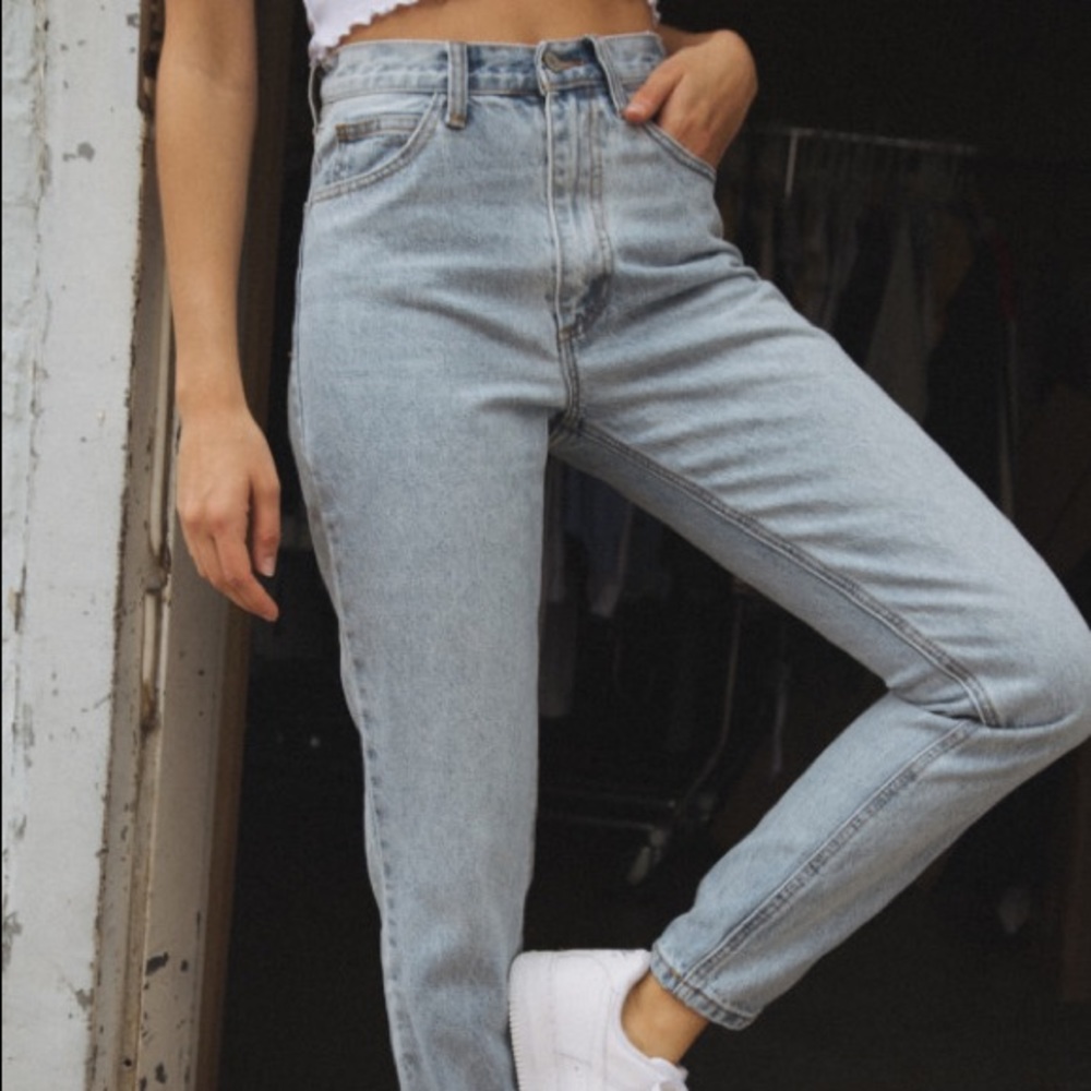 BRANDY MELVILLE JANE LIGHT WASH JEANS